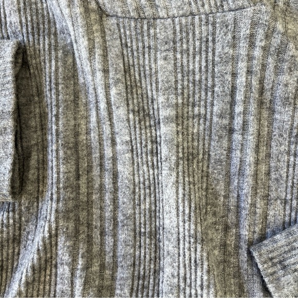 Evereve Lily Shawl Collar Pullover Women’s Large Gray Ribbed Soft Cozy V-neck - Picture 4 of 9